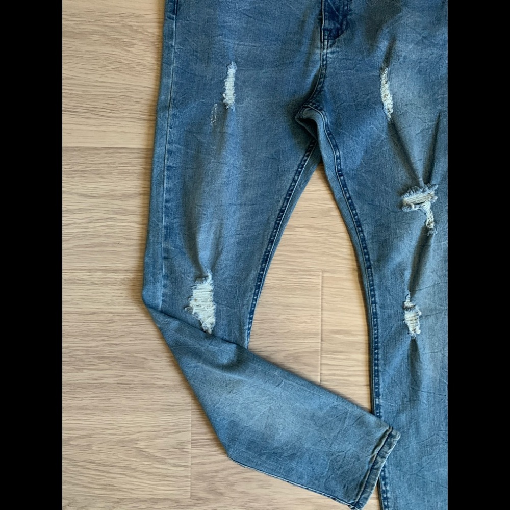 High Rise Distressed Jeans - Picture 5 of 9